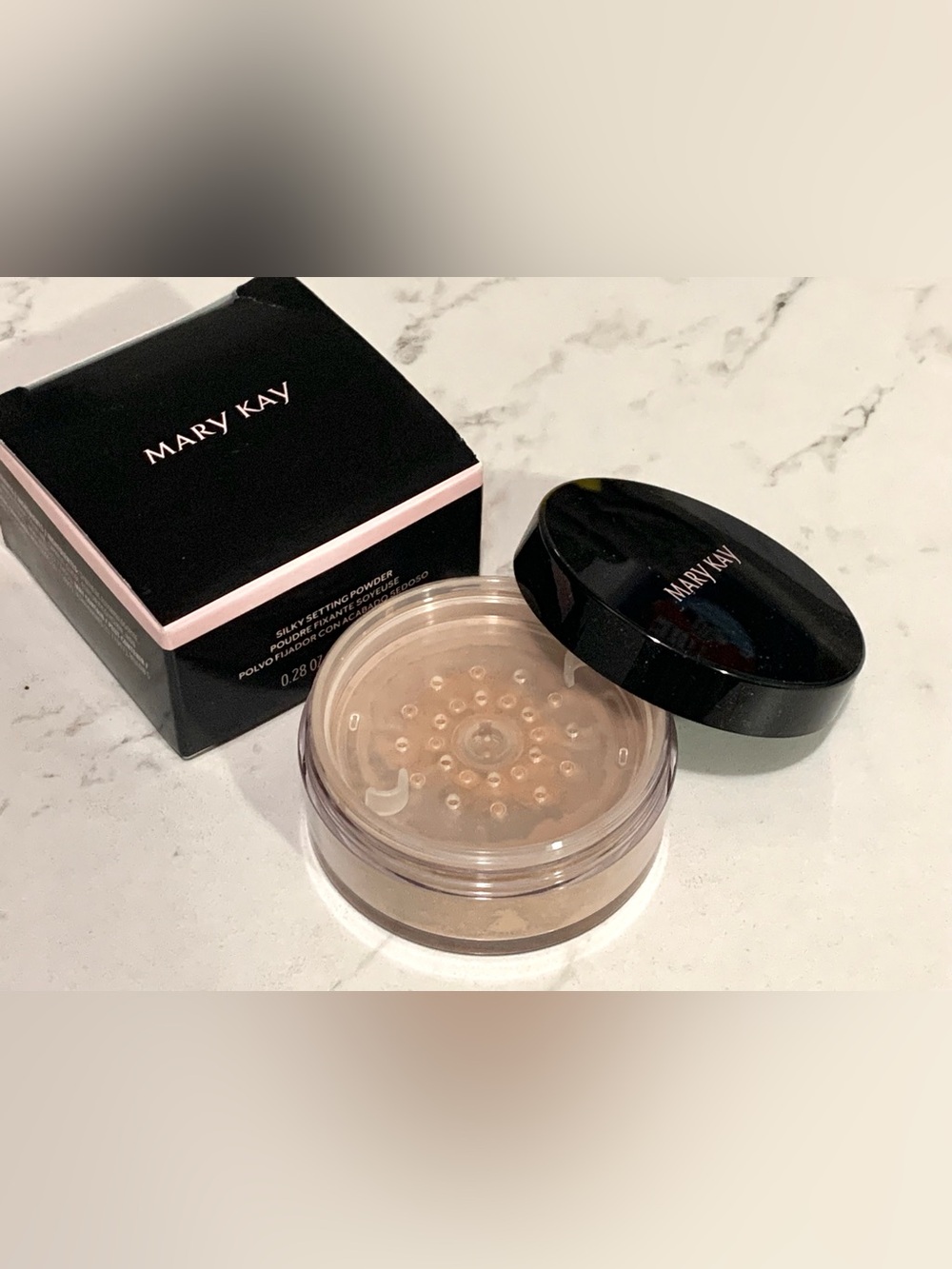 Mary Kay Silky Setting Powder - Light Bronze - new in box